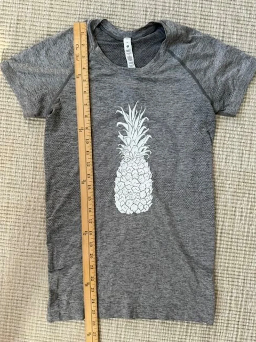 Lululemon Swiftly Tech Short Sleeve Hip Length with Maui Pineapple  Size 6
